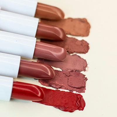¡Descubre la Magia del Labial: 3 Formas de Usarlo como Rubor, Sombra de Ojos y Labial!